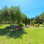 Amelia Villa Gennadi