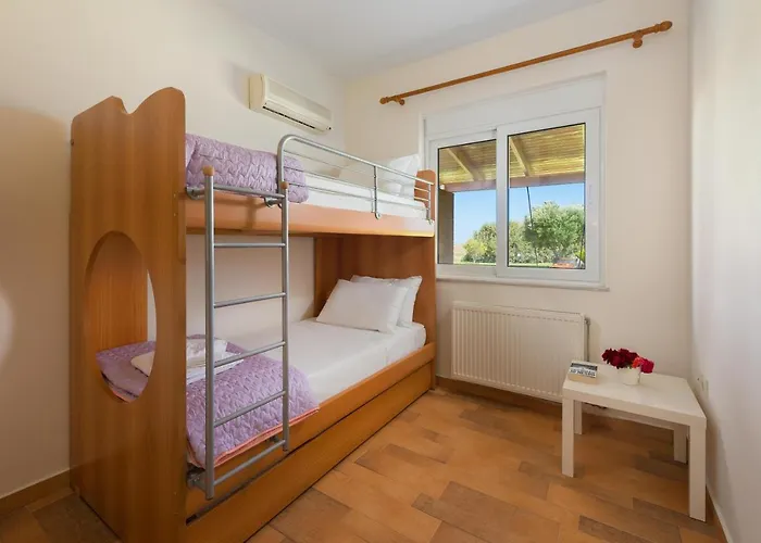 Amelia Villa Jenádi