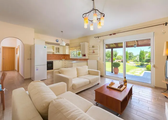 Amelia Villa Jenádi