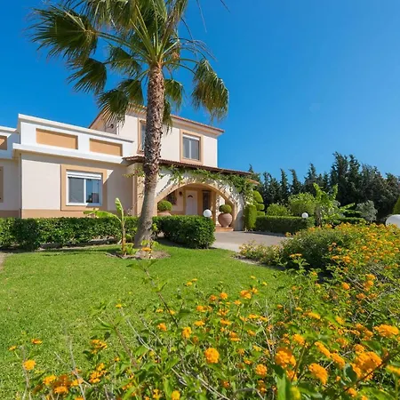 Amelia Villa